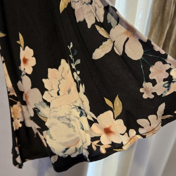 Somedays Lovin Floral Tie neck blouse - Picture 5 of 9